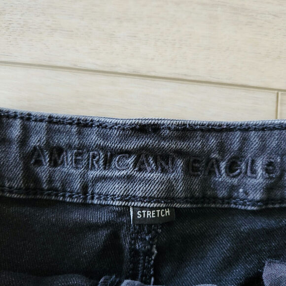 American Eagle Stretch Mom Short Womens Size 12 Black Raw Hem - Picture 2 of 5
